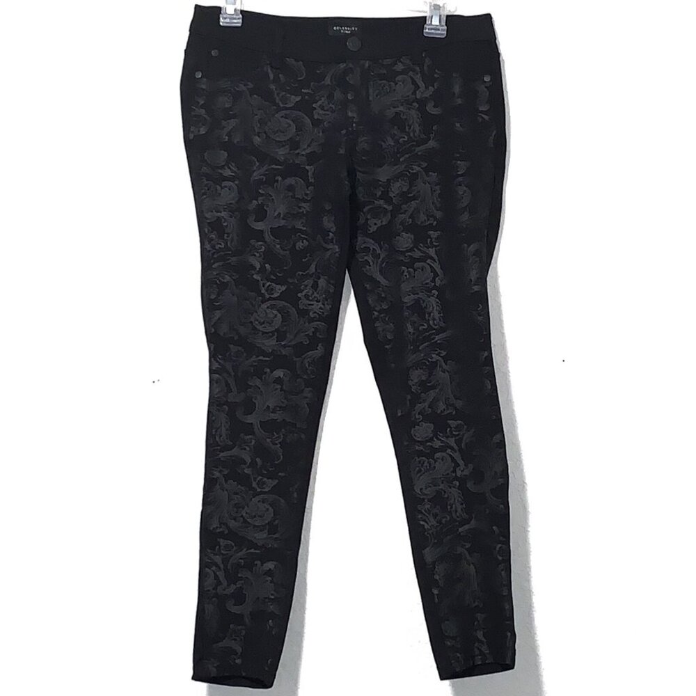 Women’s Celebrity Pink Skinny Pant Black size 7/28 with Front Pattern